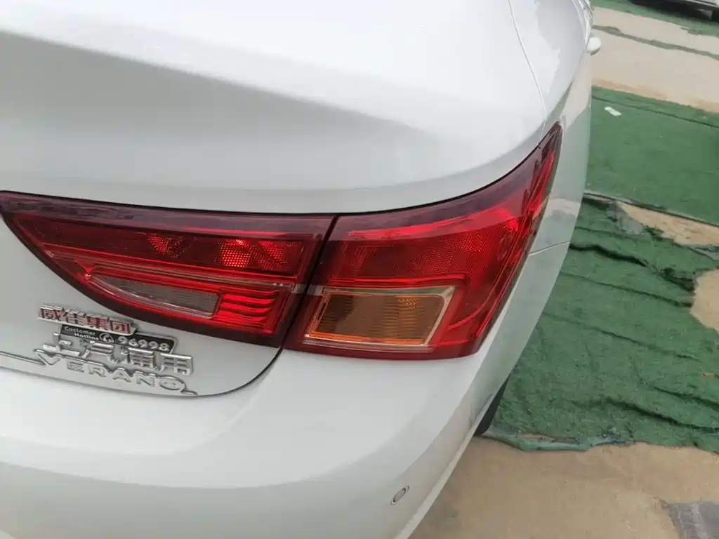 Verano Sedan 15 S Auto Progressive