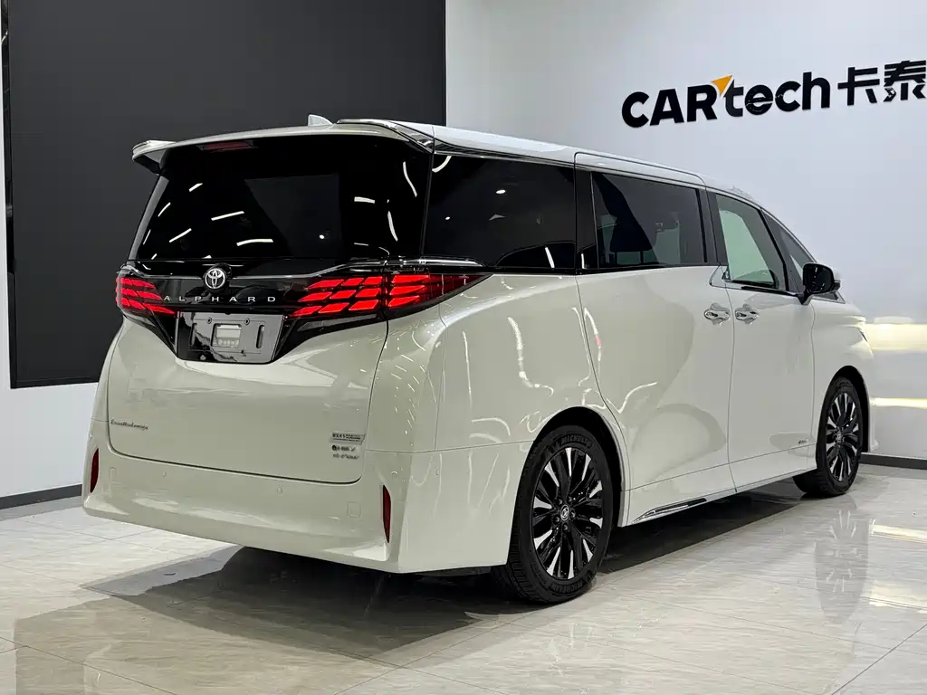 Alphard Dual Engine 2.5 L Premium Enjoyment