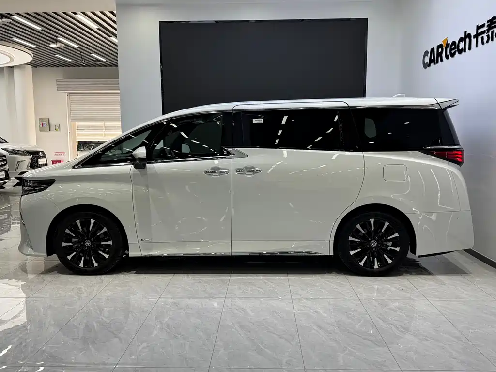 Alphard Dual Engine 2.5 L Premium Enjoyment