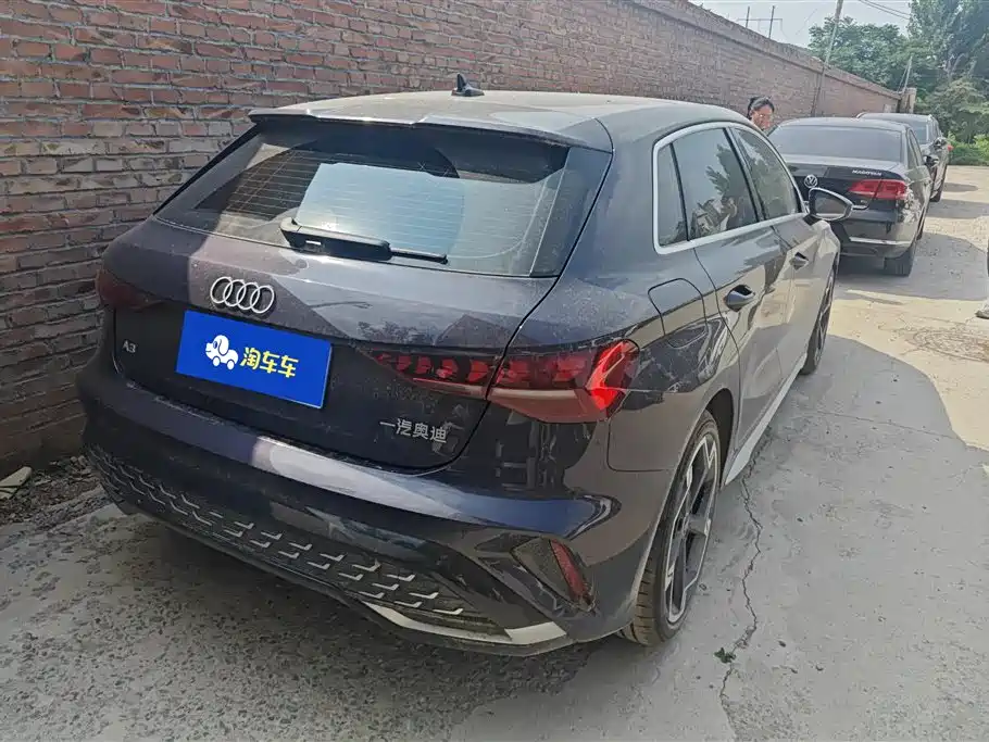 Audi A3 Sportback 35 TFSI Flying Spur Premium