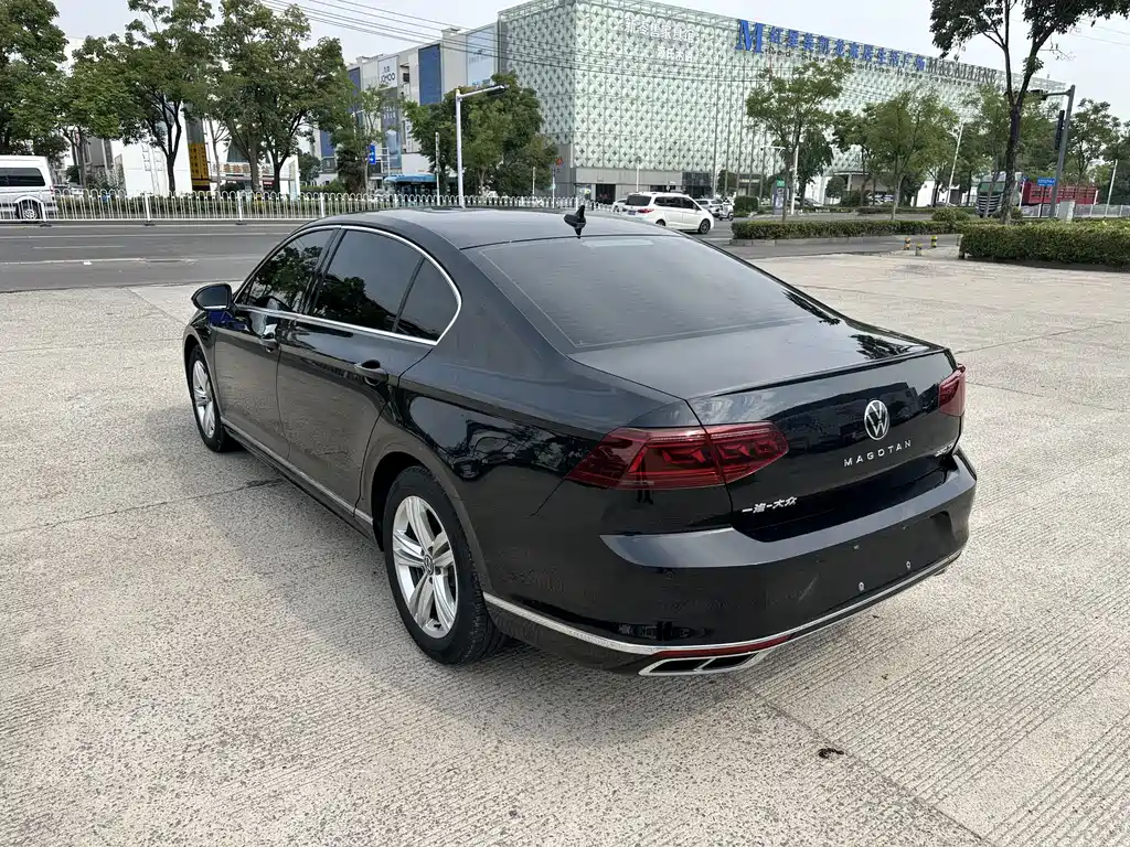 Magotan 200 10 K Commemorative 280 TSI DSG Leading