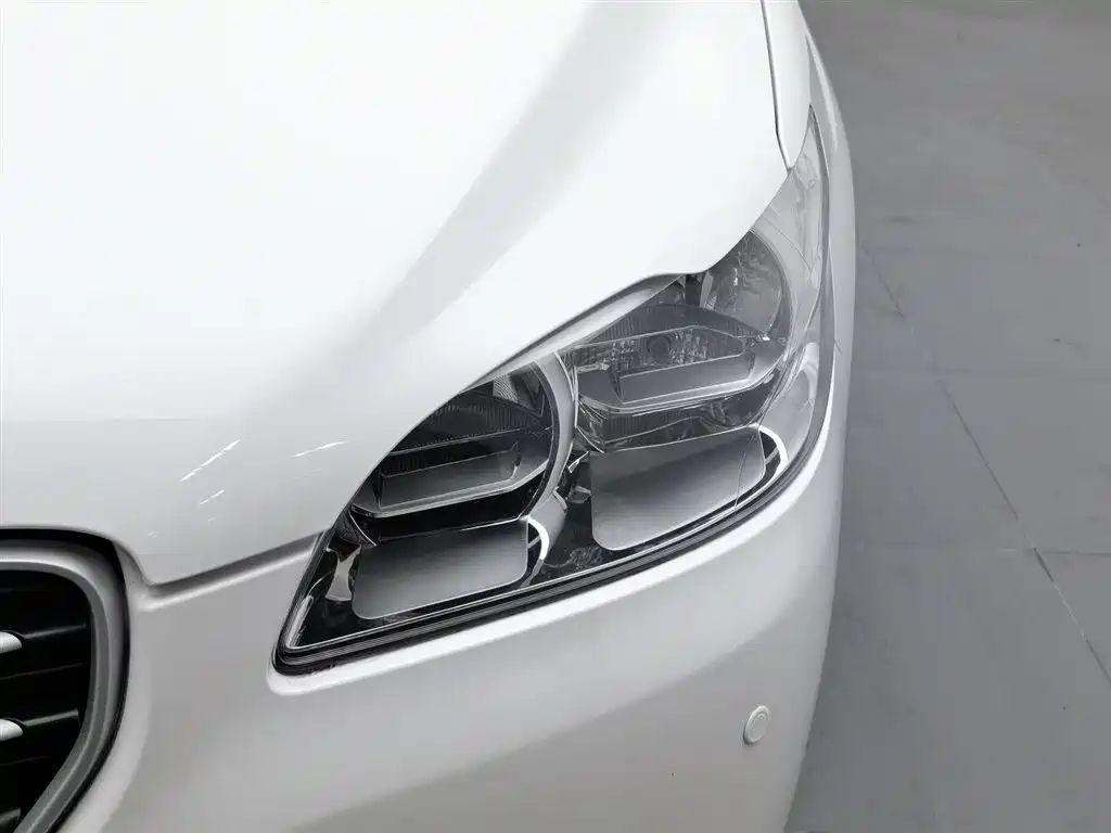 Peugeot 301 1.6 L Auto Comfort