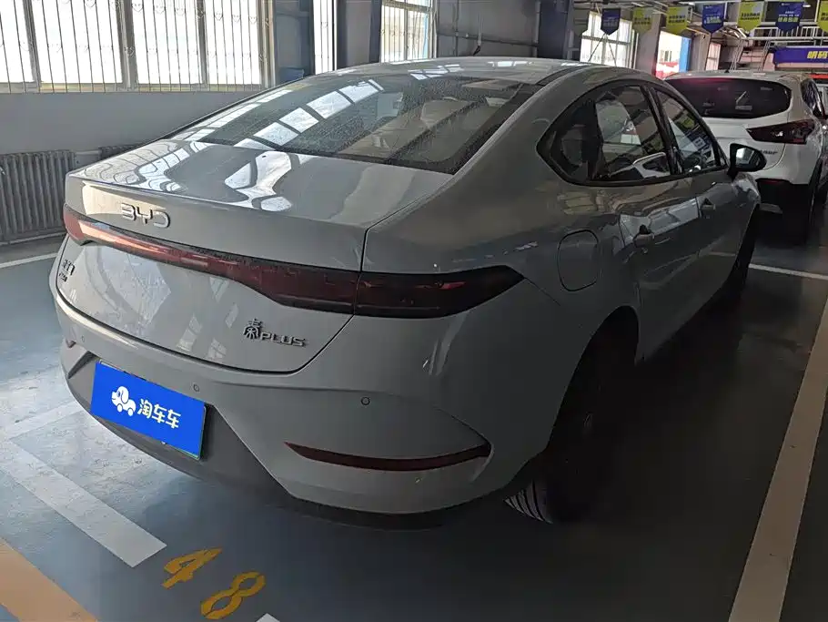 Qin PLUS DM-i Smart Drive 55 KM Leading