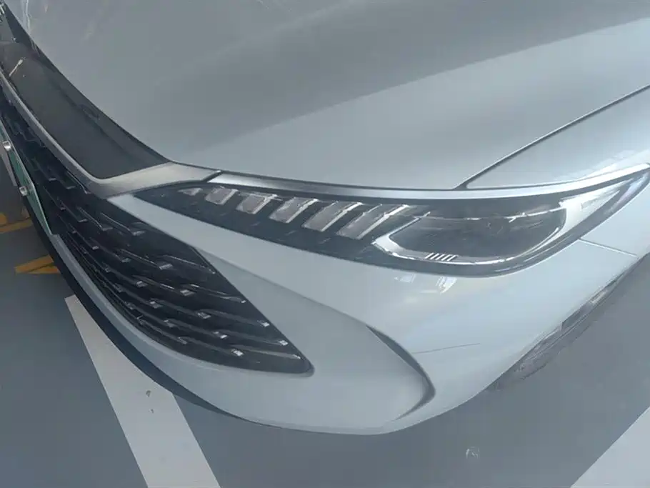 Qin PLUS DM-i Smart Drive 55 KM Leading