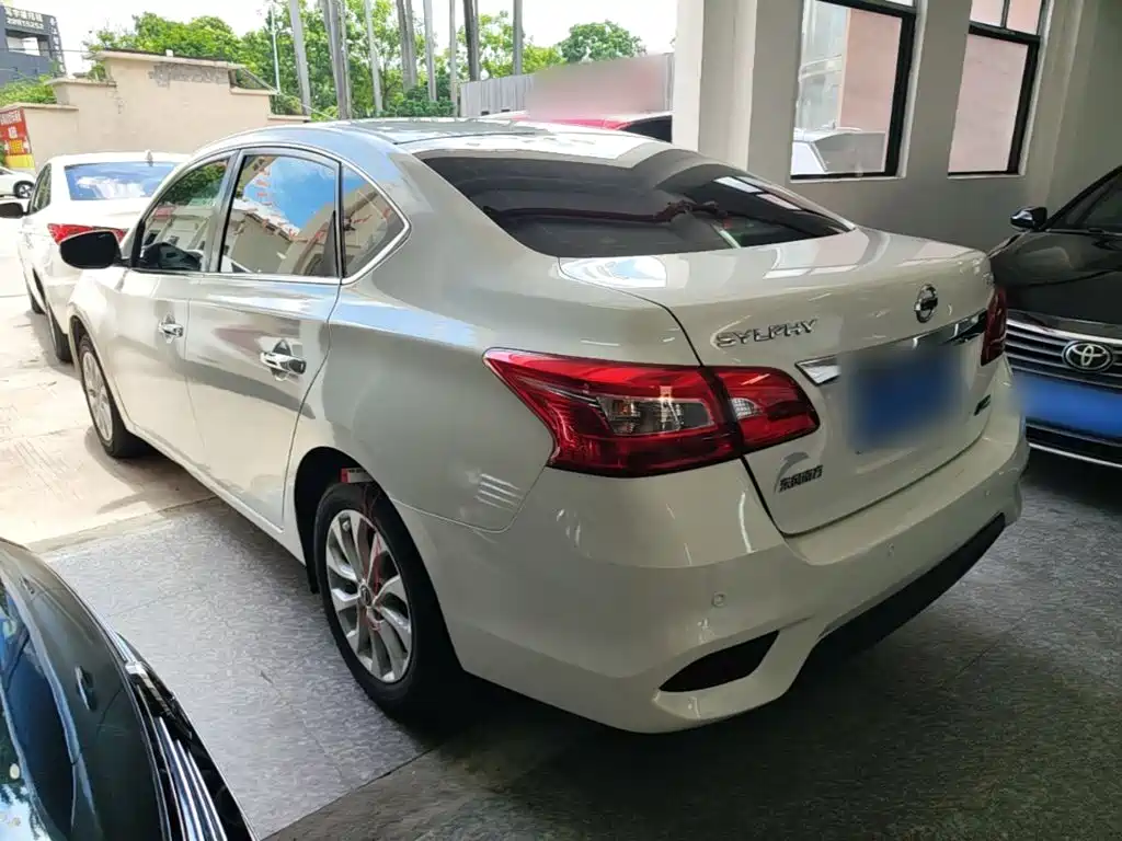 Sylphy 1.6 XV CVT Connected Premium CN-VI