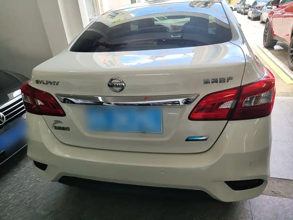 Sylphy 1.6 XV CVT Connected Premium CN-VI