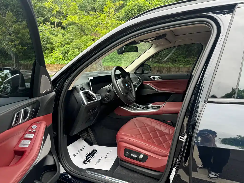 BMW X5 xDrive 30 Li Premium M Sport Night Package