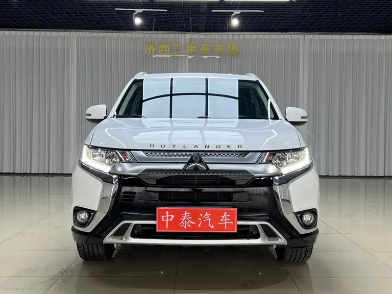 Mitsubishi Outlander 2.0 L 2 WD Smooth Enjoyment 7-seat CN-VI