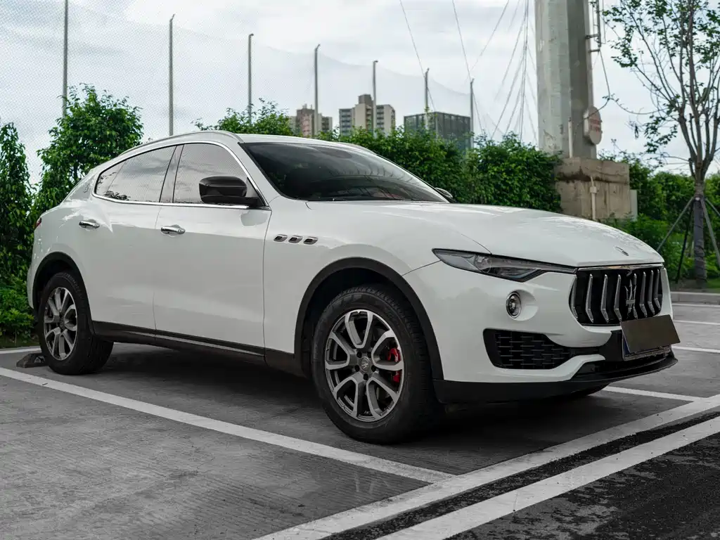Levante 3.0 T Standard