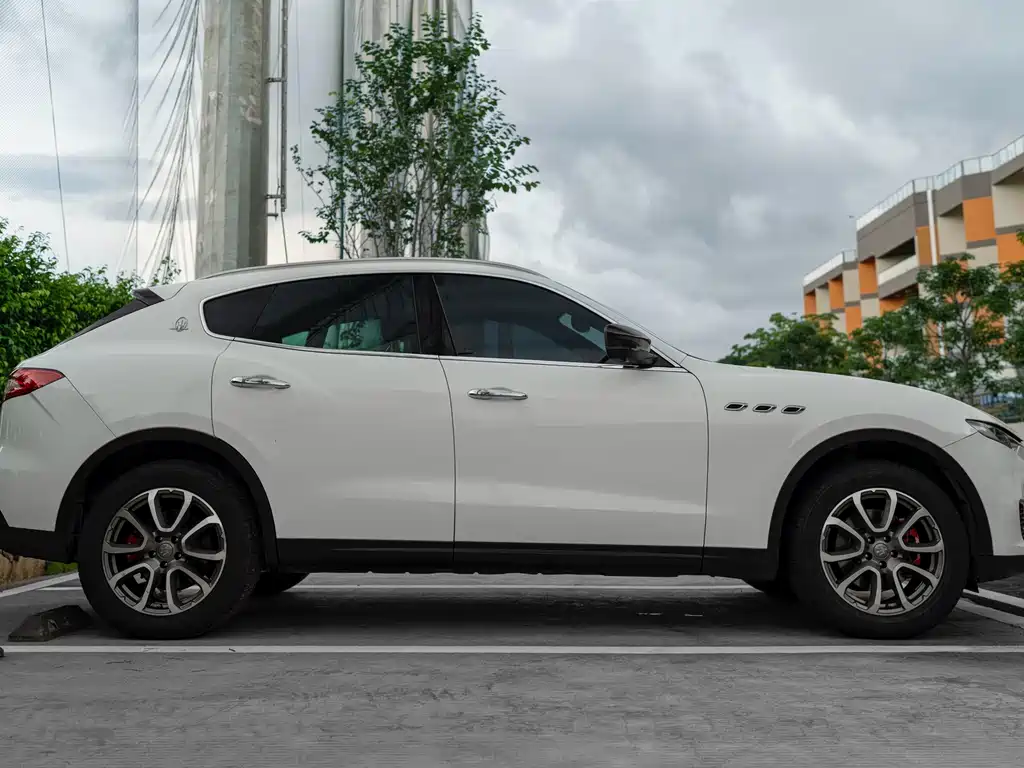 Levante 3.0 T Standard