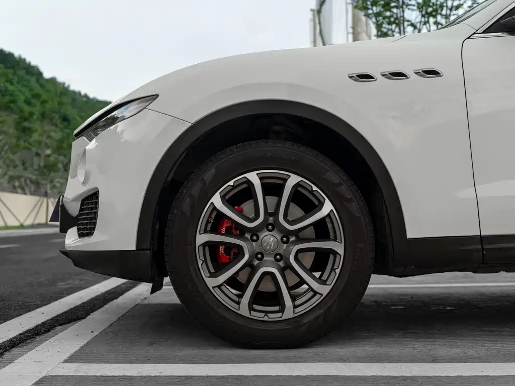 Levante 3.0 T Standard