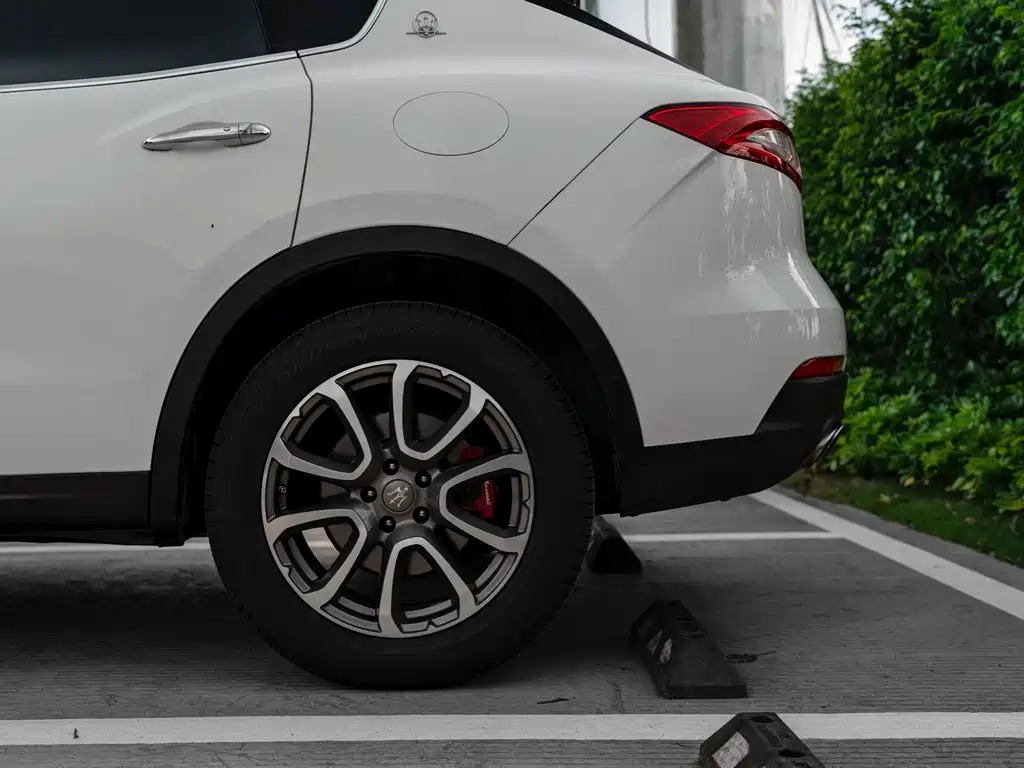 Levante 3.0 T Standard