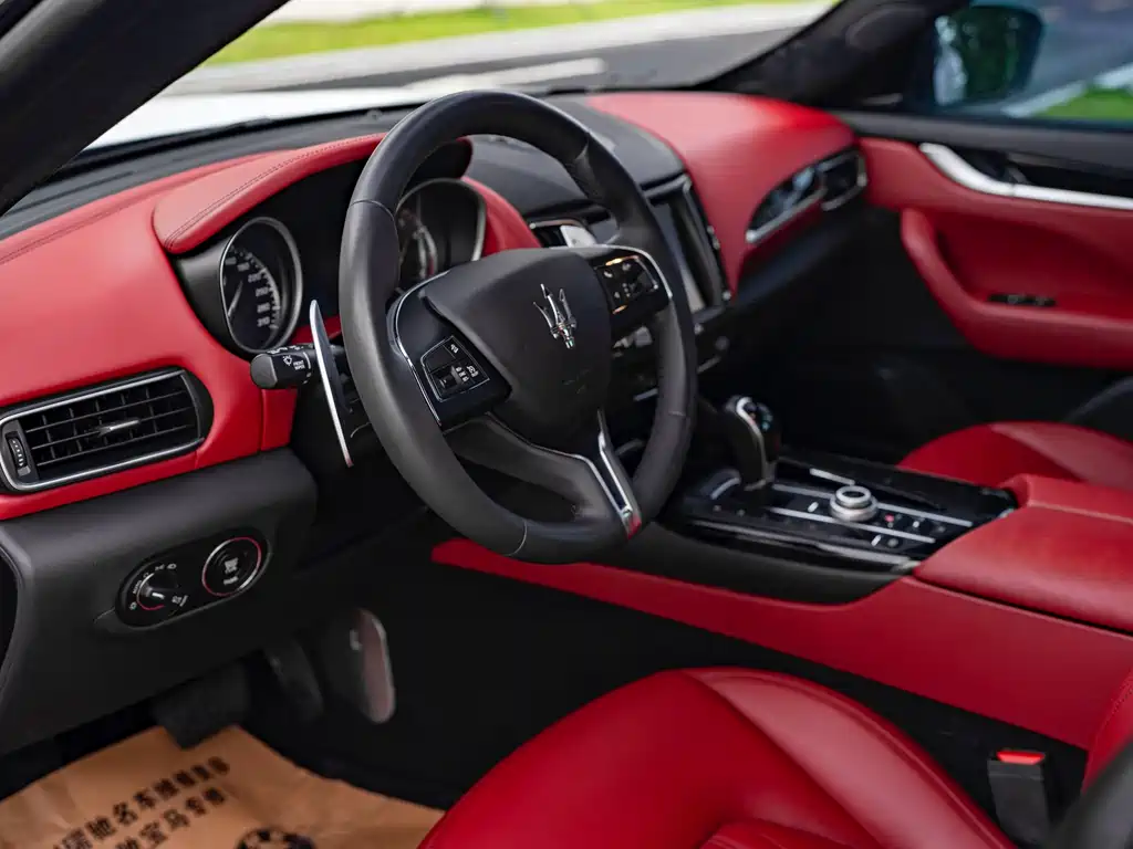Levante 3.0 T Standard