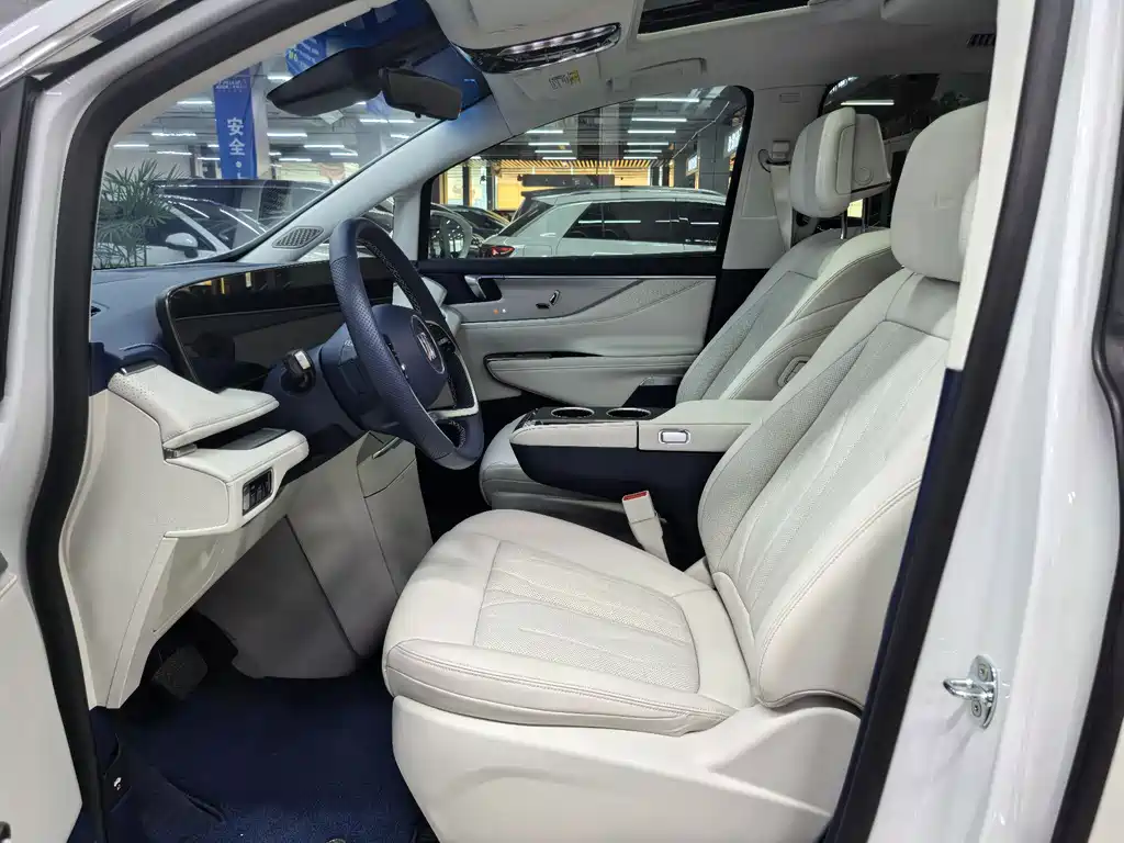 Buick GL8 NEV LaCrosse Luxury Enjoyment 6-seat