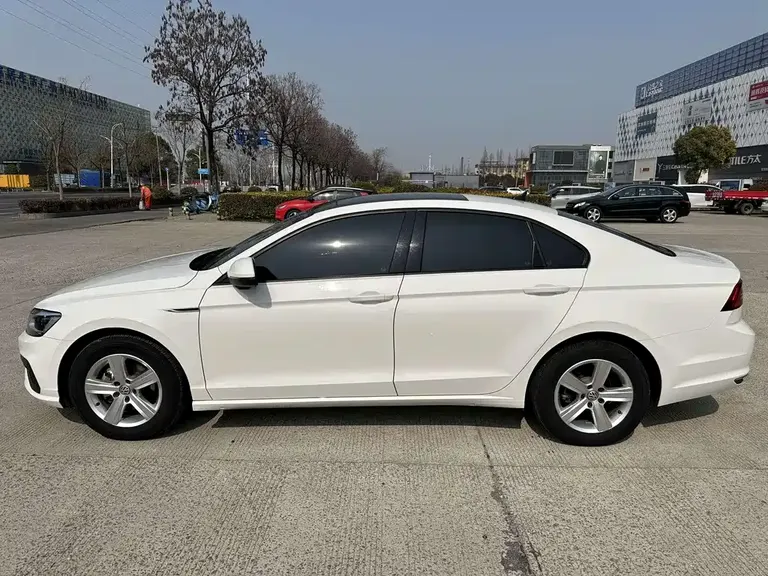 Volkswagen Lamando 230 TSI DSG Style