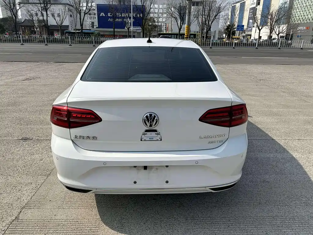 Lamando 230 TSI DSG Style