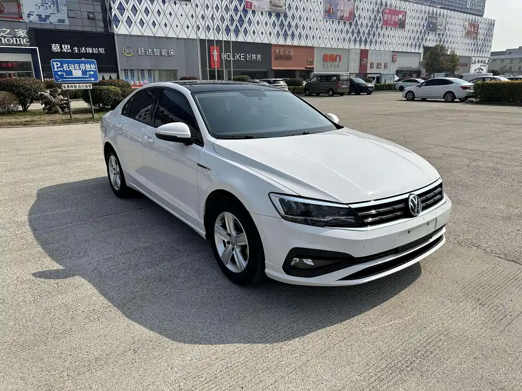 Lamando 230 TSI DSG Style