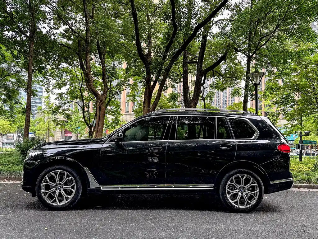 BMW X7 xDrive40 i Leading Luxury Package