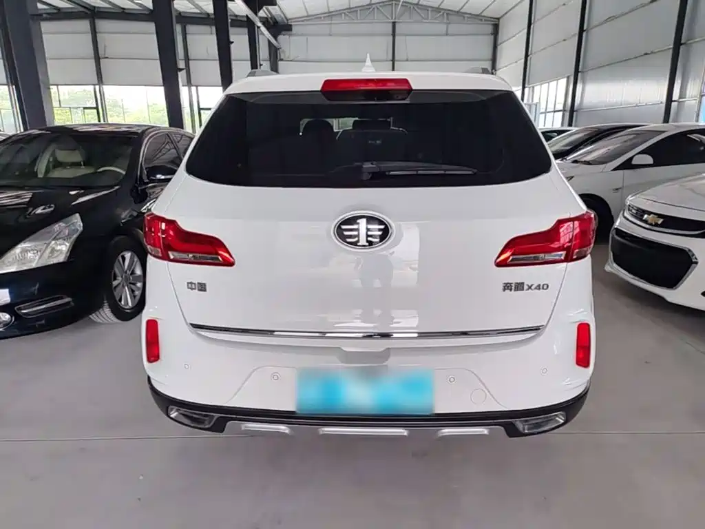 Besturn X40 奔腾X40 2017款 1.6 L 手动豪华型