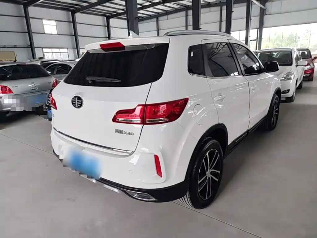 Besturn X40 奔腾X40 2017款 1.6 L 手动豪华型