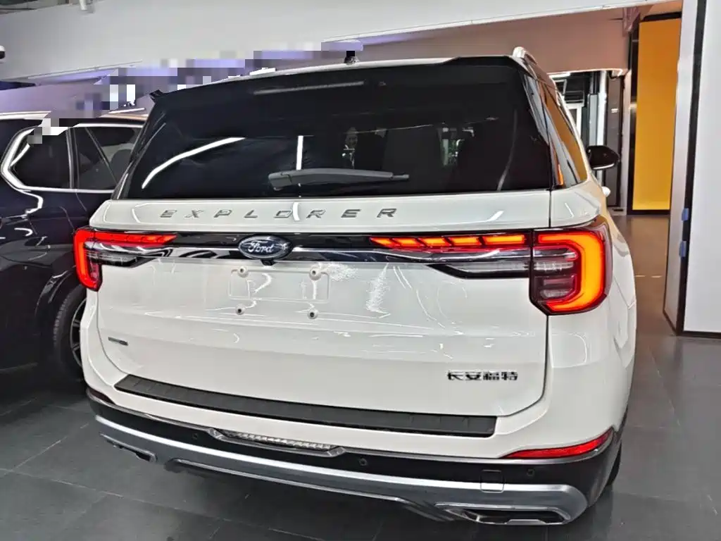Explorer EcoBoost 285 4 WD Style plus 6-seat