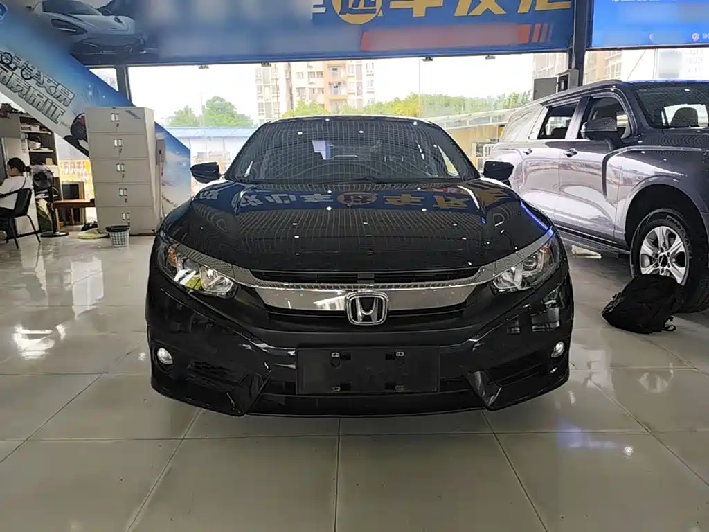 Civic 220 TURBO CVT Luxury