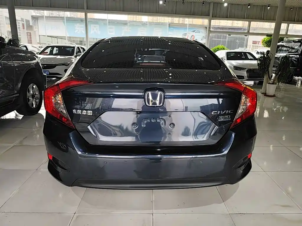 Civic 220 TURBO CVT Luxury