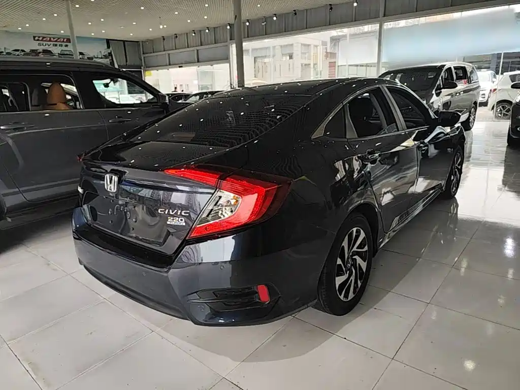 Civic 220 TURBO CVT Luxury