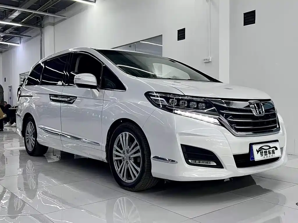 Elysion 2.4 L Luxury