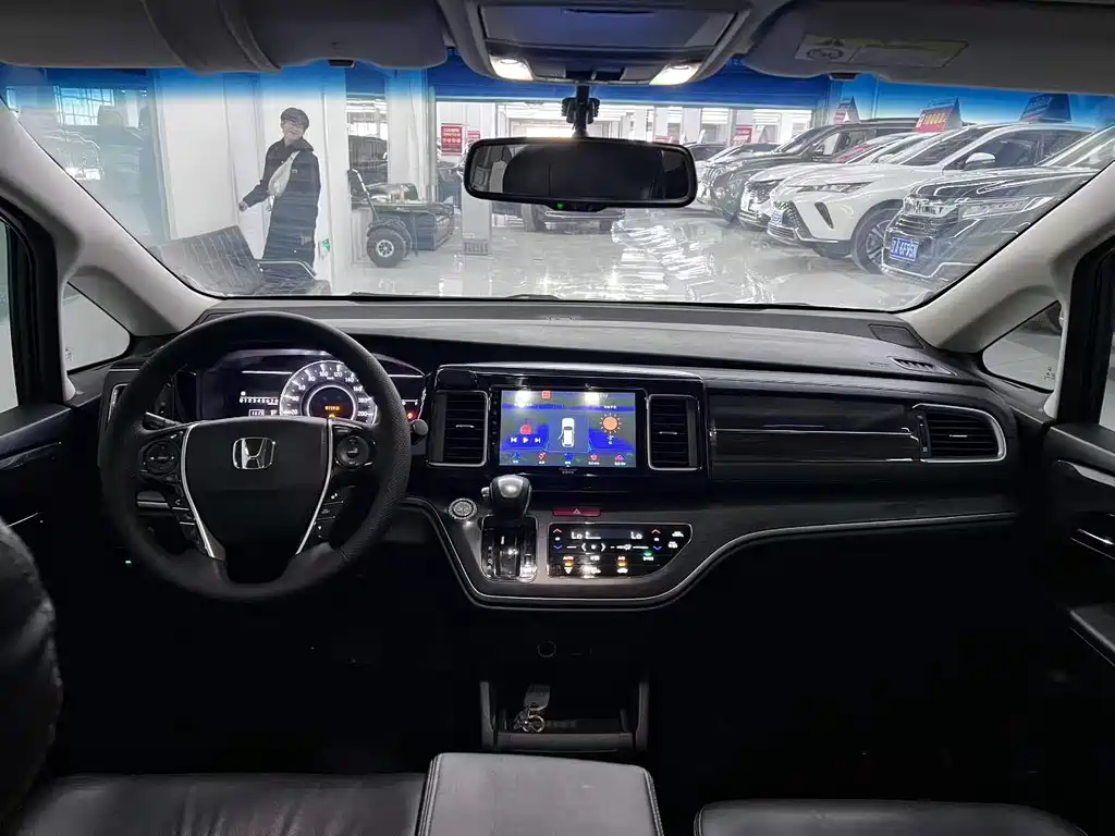 Elysion 2.4 L Luxury