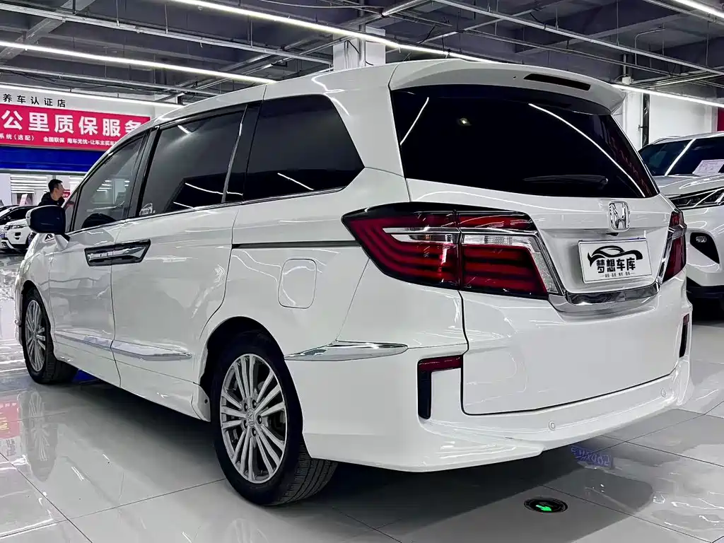 Elysion 2.4 L Luxury