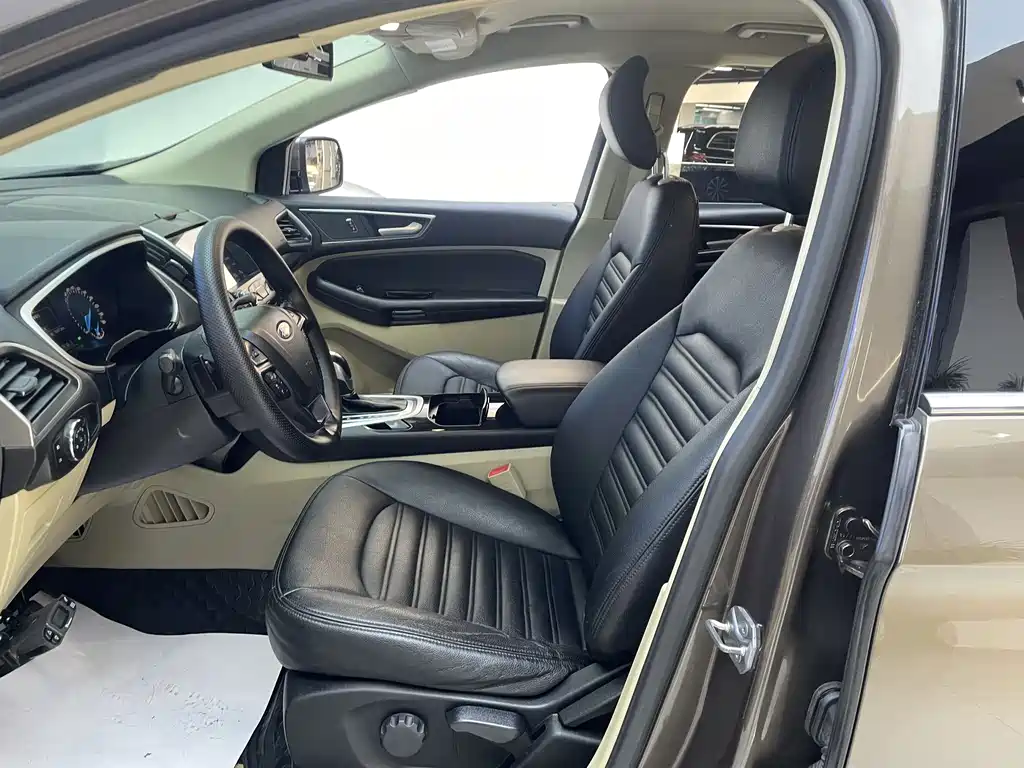 Edge EcoBoost 245 2 WD Elite Sharp 5-seat CN-V