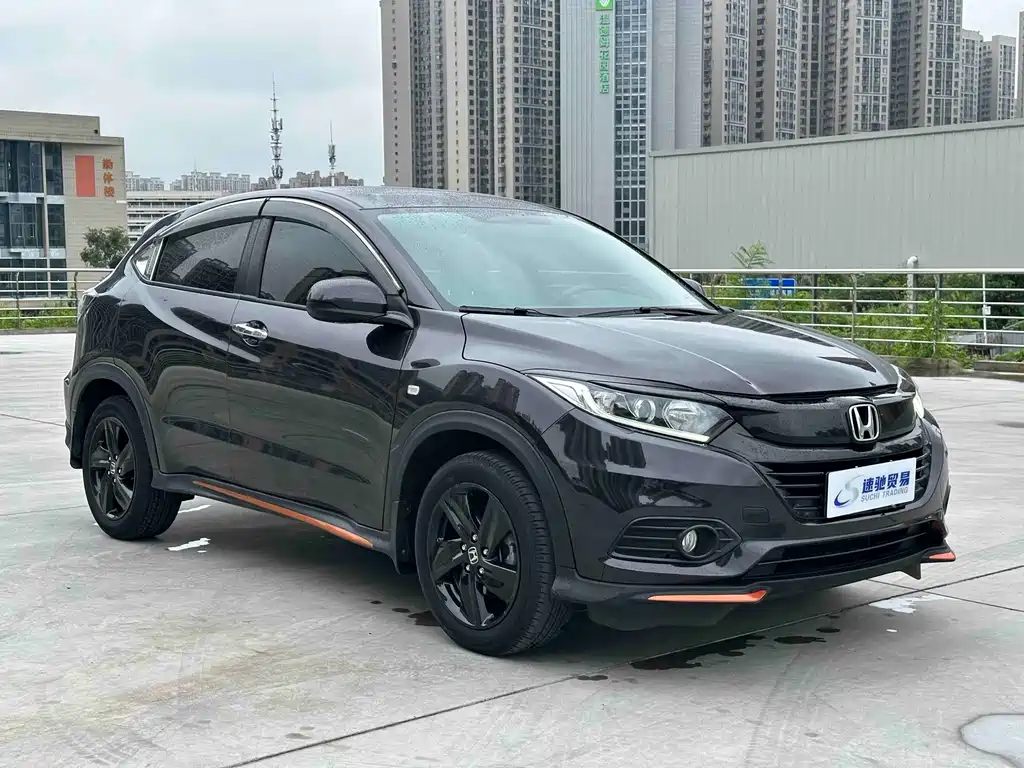 Vezel 1.5 L CVT Phantom Night · Pioneer