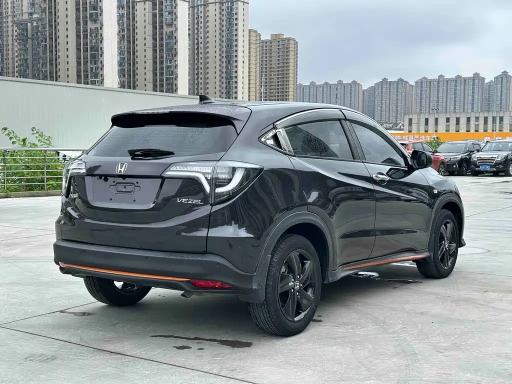 Vezel 1.5 L CVT Phantom Night · Pioneer