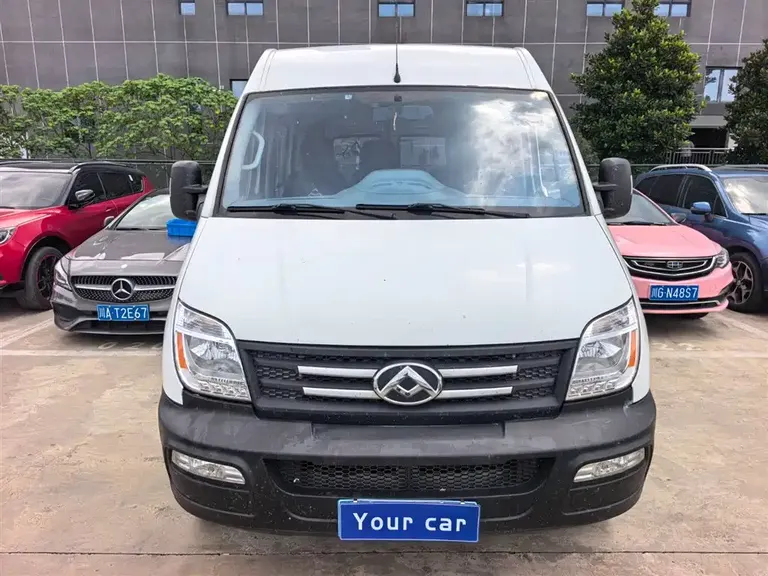 Maxus Xintu V80 2.5 T Classic AMT Aoyuntong SWB Mid Roof 5 6-seat
