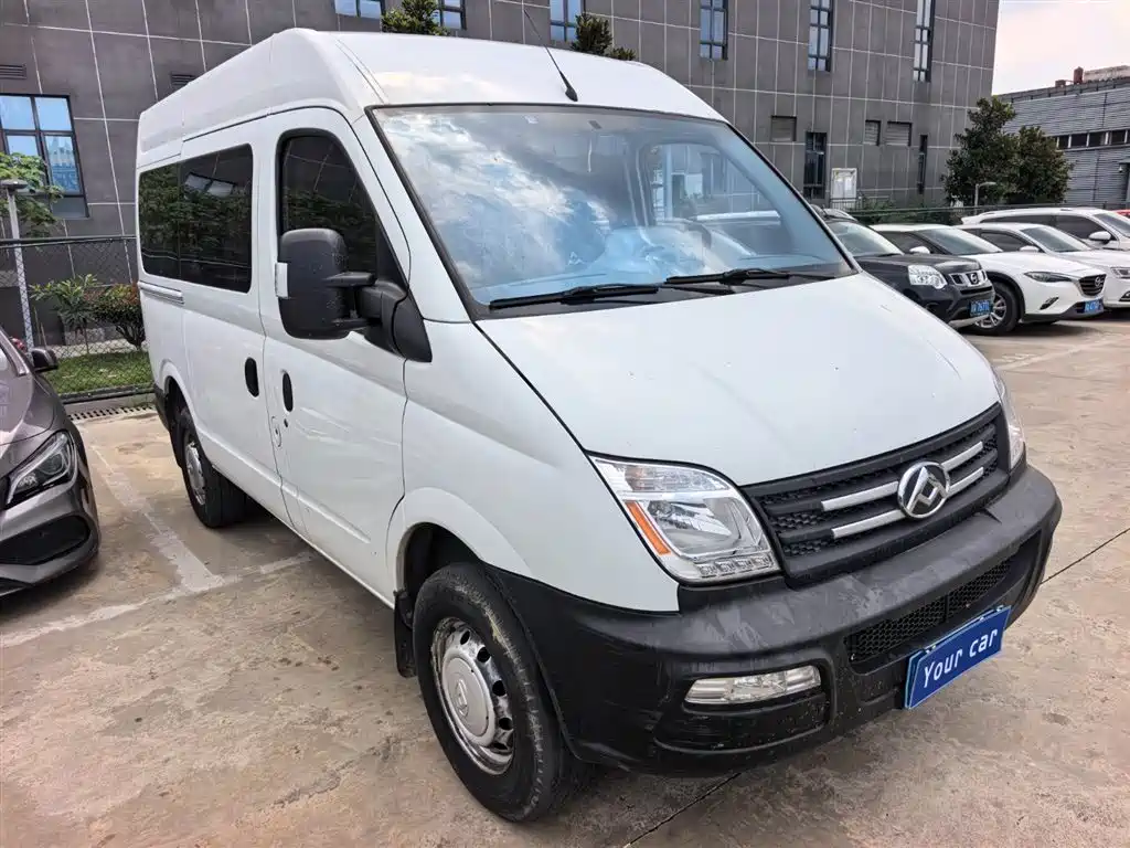 Xintu V80 2.5 T Classic AMT Aoyuntong SWB Mid Roof 5 6-seat