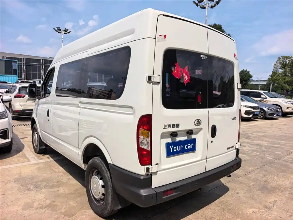 Xintu V80 2.5 T Classic AMT Aoyuntong SWB Mid Roof 5 6-seat