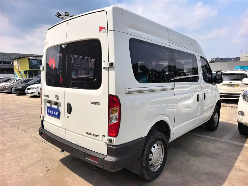 Xintu V80 2.5 T Classic AMT Aoyuntong SWB Mid Roof 5 6-seat