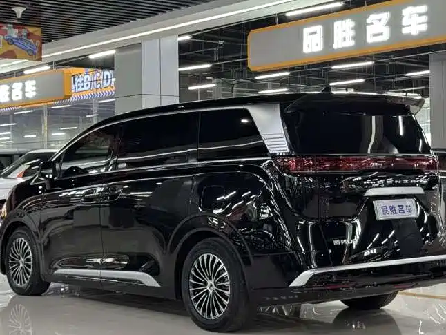 Denza D9 DM-i 980 4 WD Honored