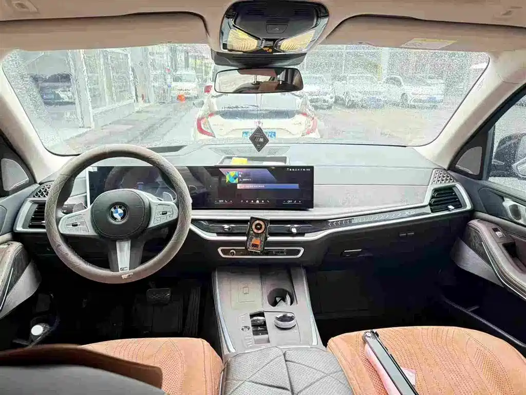 BMW X5 xDrive 30 Li Premium M Sport Night Package