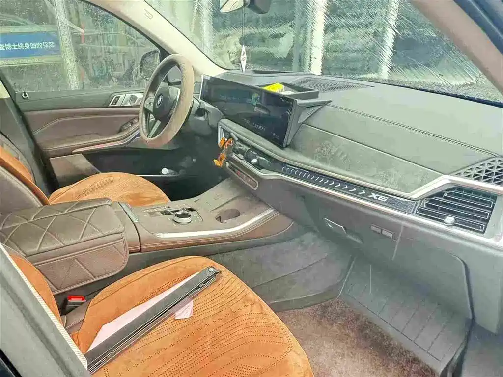 BMW X5 xDrive 30 Li Premium M Sport Night Package