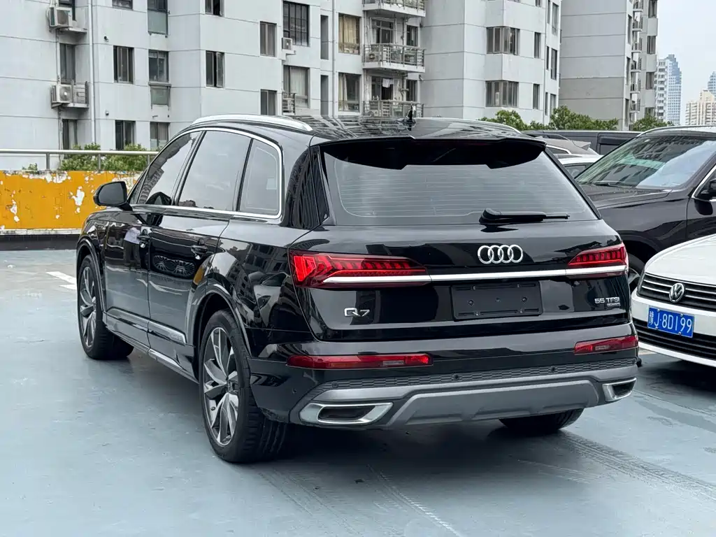 Audi Q7 55 TFSI quattro S line Distinguished