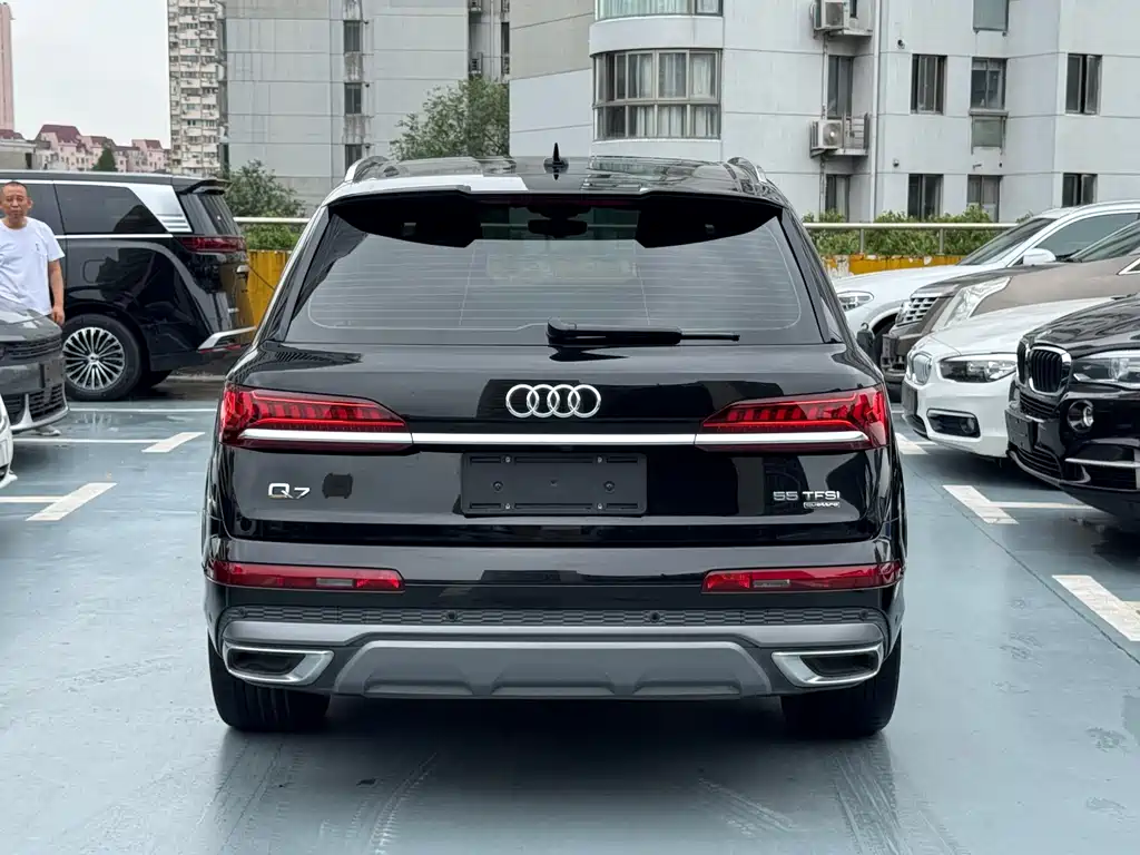 Audi Q7 55 TFSI quattro S line Distinguished