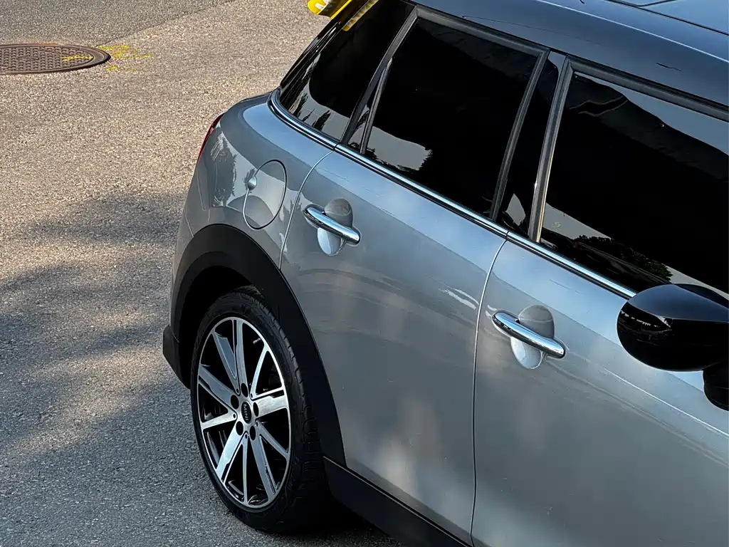 MINI Facelift 1.5 T COOPER Artist 5-door