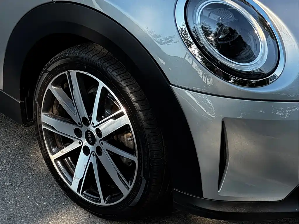 MINI Facelift 1.5 T COOPER Artist 5-door