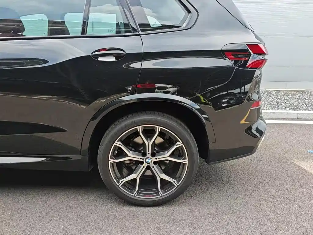 BMW X5 xDrive 30 Li Premium M Sport Night Package