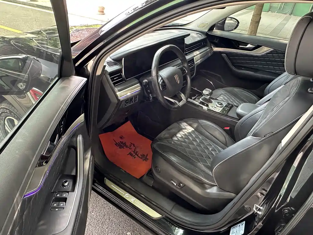 Hongqi HS5 2.0 T Connected Flagship Enjoyment