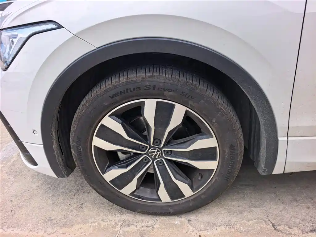 Tiguan L 330 TSI Auto 2 WD R-Line Premium