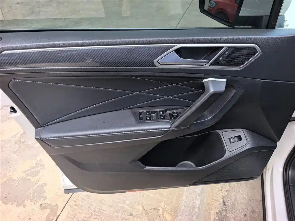 Tiguan L 330 TSI Auto 2 WD R-Line Premium