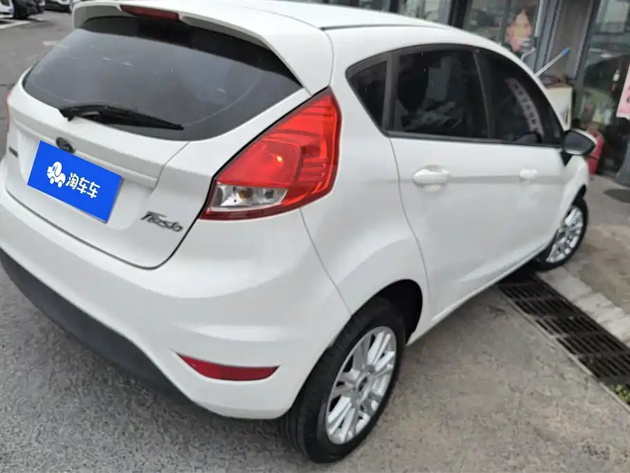 Fiesta Hatchback 1.5 L Auto Fashionable